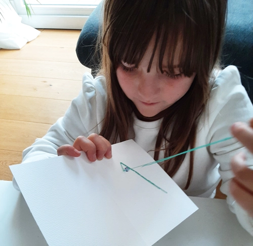 Atelier enfant carte de noel à broder hoerdt
